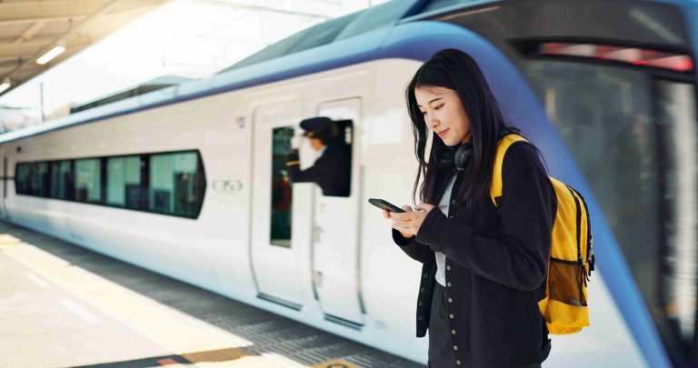 Cinese-highspeed-trains-are-safe-and-convenient-for-school-groups
