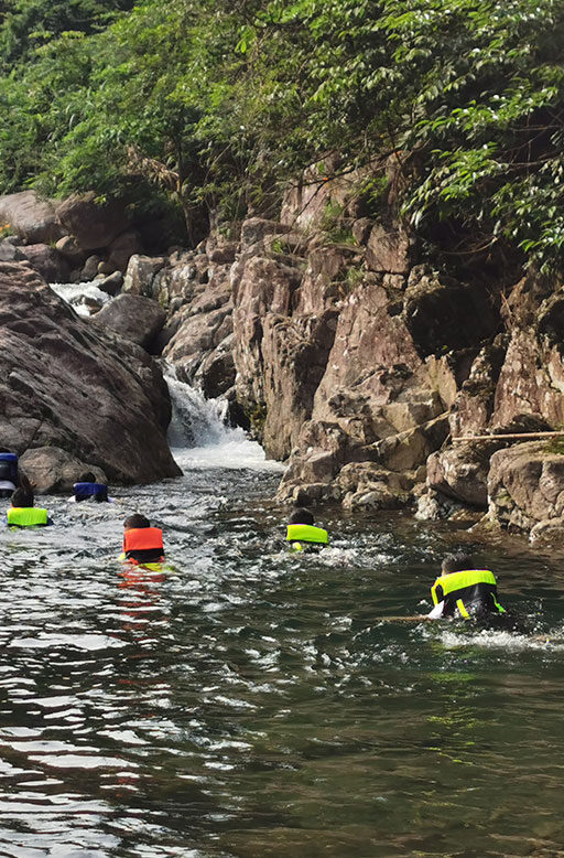 Jilongshan- Making a Splash