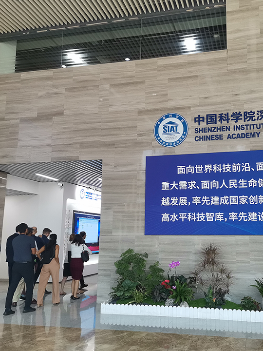 Students touring the Shenzhen Institute of Advanced Technology, Chinese Academy of Science.