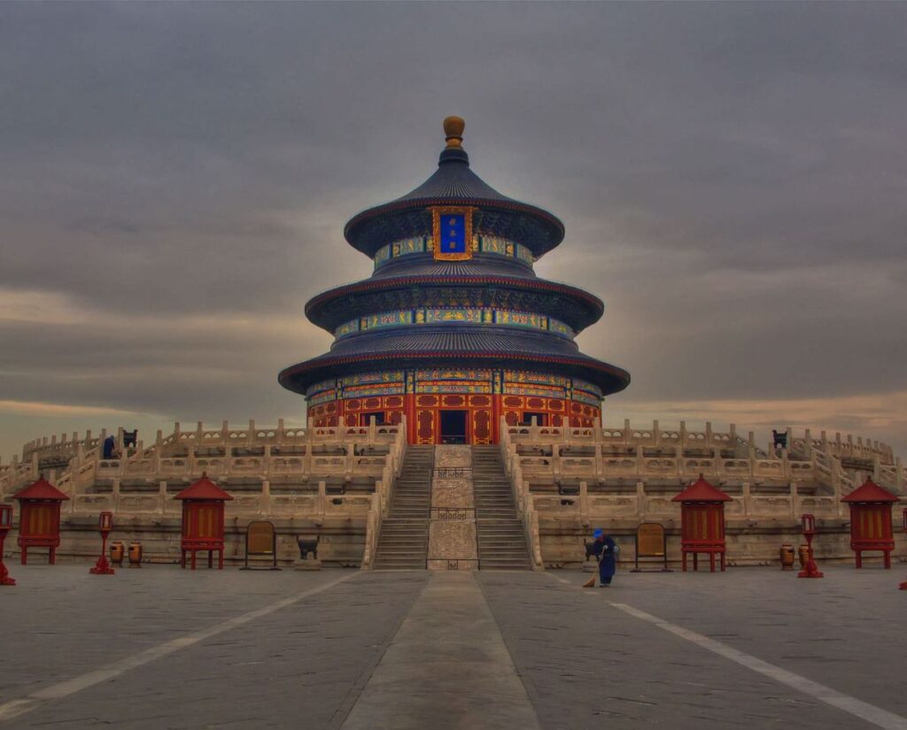 Educational tour exploring Chinese culture and history in Beijing