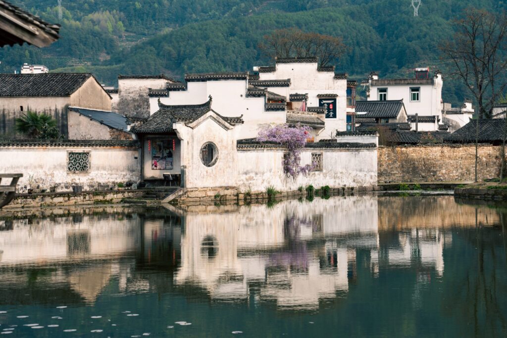 Educational tour in Anhui exploring local culinary traditions and Ming-style architecture