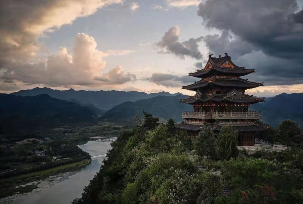Educational school trip to China focusing on culturally immersive arts and crafts activities