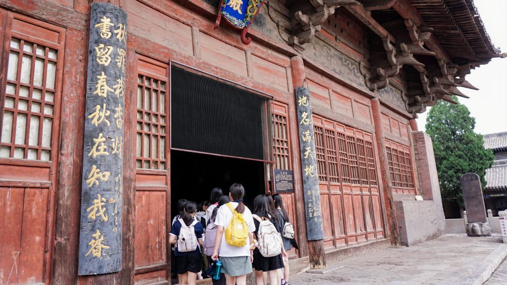 Students exploring Shanxi.