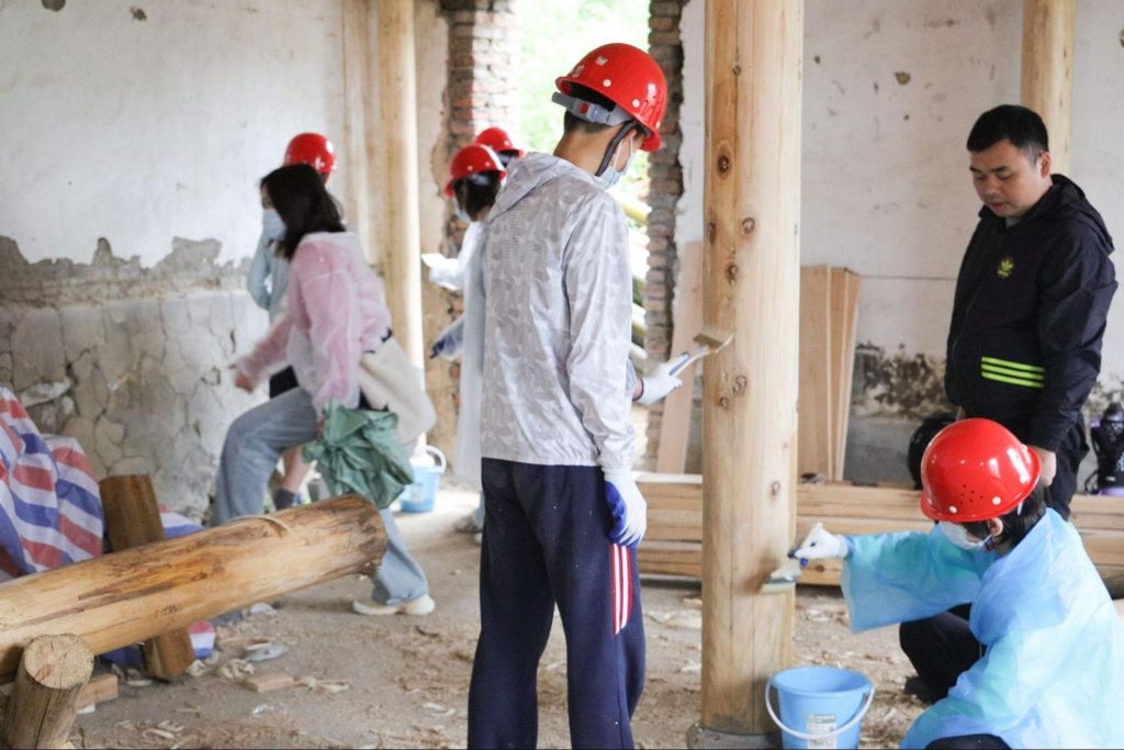 Students working together on a community restoration project in Songyang, Zhejiang.